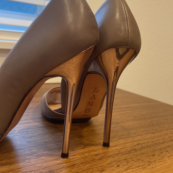 L.A.M.B. Taupe high heel pumps, Sz 7M - Picture 4 of 4